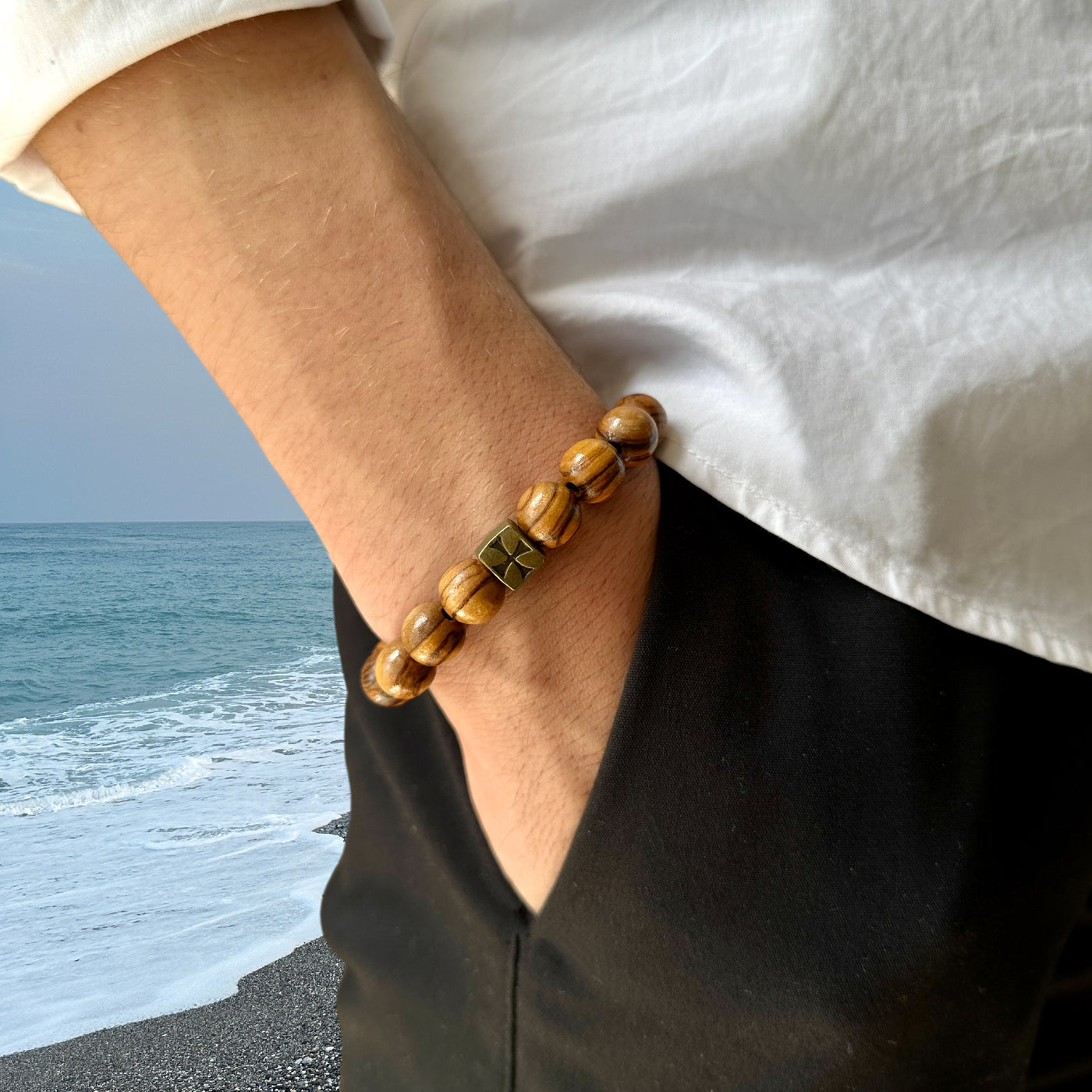 Gelang 10mm manik-manik kayu zaitun impor dari Israel dengan salib tertanam perunggu 8251051