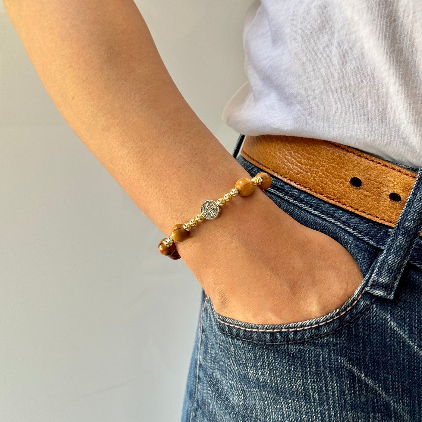 Gelang 8mm manik-manik kayu zaitun impor St.John Benedict 8250875