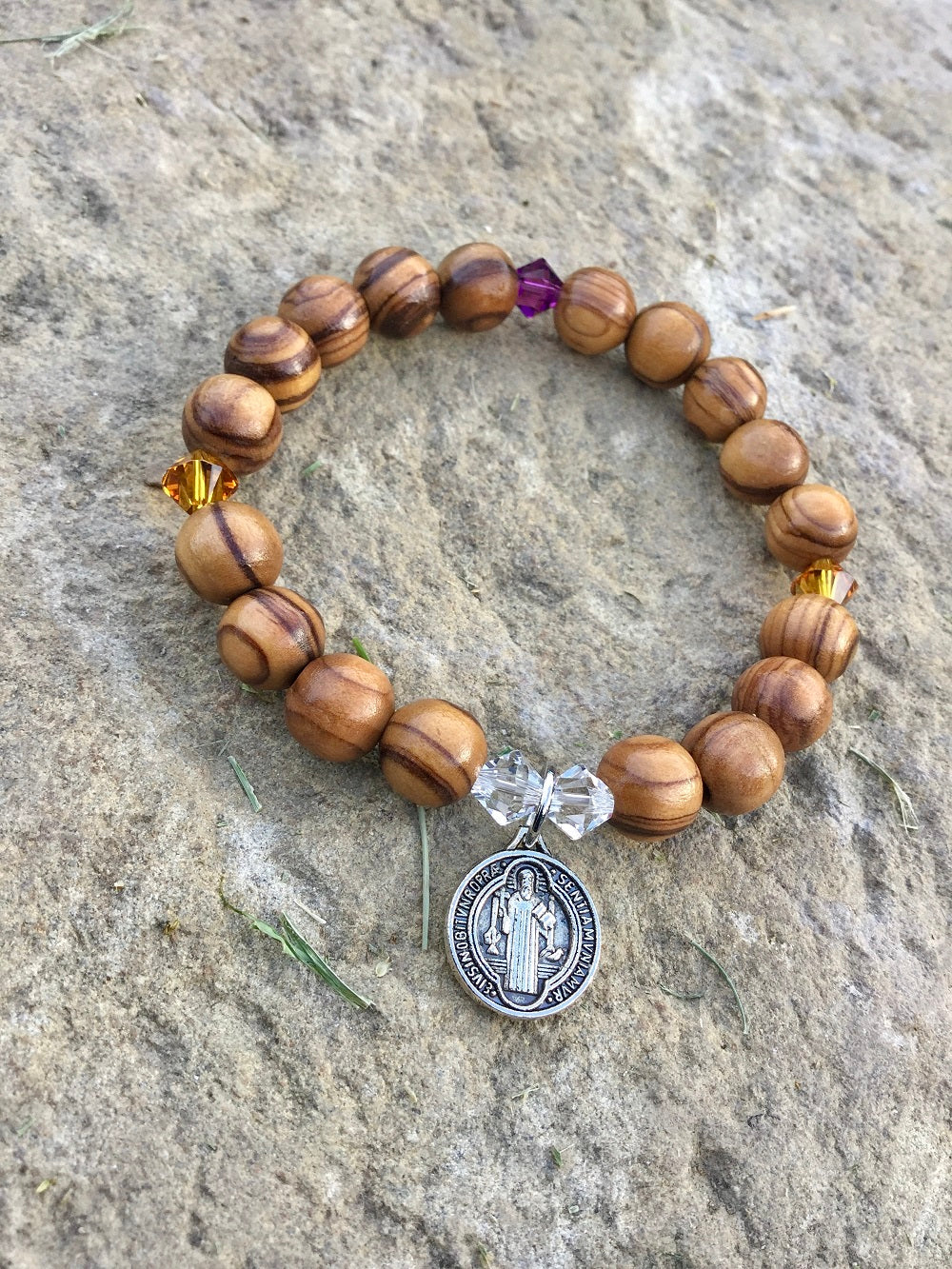 Gelang Kayu Saint Benedict Kristal Bening Swarovski 8250862