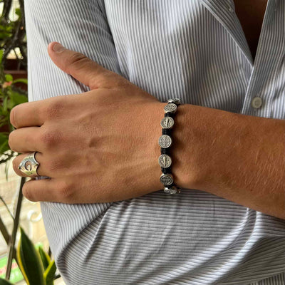 Gelang, rajutan tangan, panjangnya bisa diatur, Medali Saint Benedict, hitam