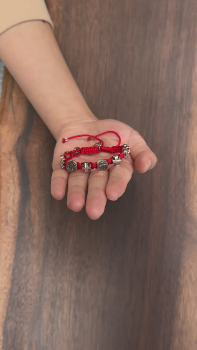 Gelang, rajutan tangan, ukuran bisa di sesuaikan, salib st.Benedict dua sisi, merah