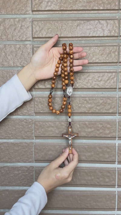 Kalung, Rosario, Manik-manik Kayu Zaitun 10Mm Impor, Buatan Tangan, Dikombinasikan dengan mendali Bunda Maria, Salib St. Benediktus
