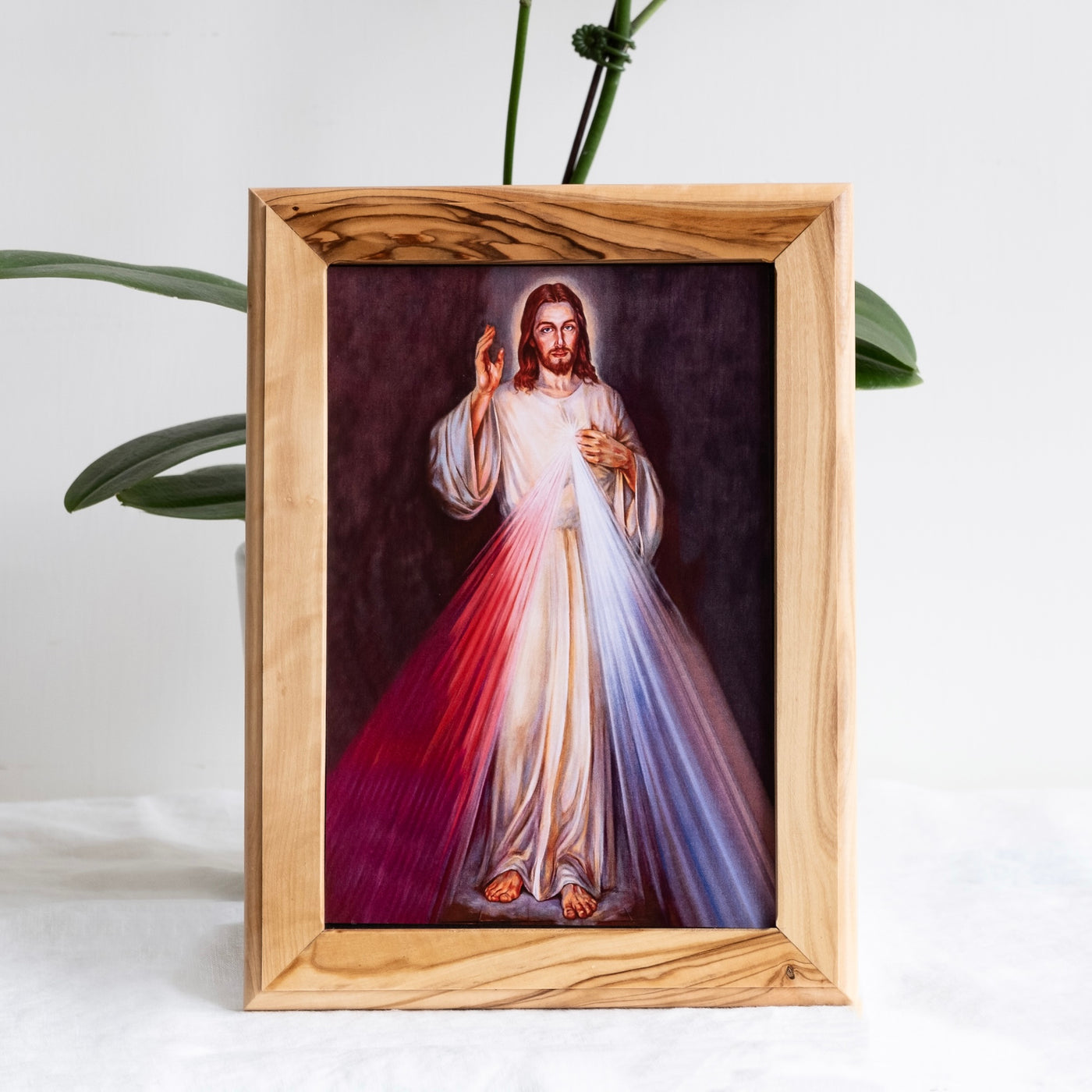 Table vertical photo frame, Imported olive wood, Sacred Heart of Jesus