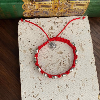 Gelang, rajutan tangan, ukuran bisa di sesuaikan, salib st.Benedict dua sisi, merah